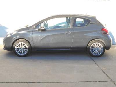 Peugeot 208 1° serie PureTech 82 3 porte Active Grigio usata Carignano