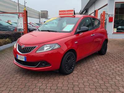 Lancia Ypsilon 1.0 FireFly 5 porte S&S Hybrid Ecochic Silver Rosso usata Magenta