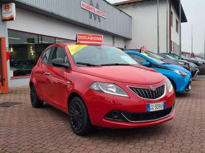 Lancia Ypsilon 1.0 FireFly 5 porte S&S Hybrid Ecochic Silver Rosso usata Magenta