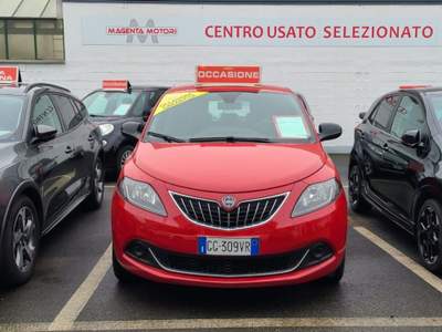 Lancia Ypsilon 1.0 FireFly 5 porte S&S Hybrid Ecochic Silver Rosso usata Magenta