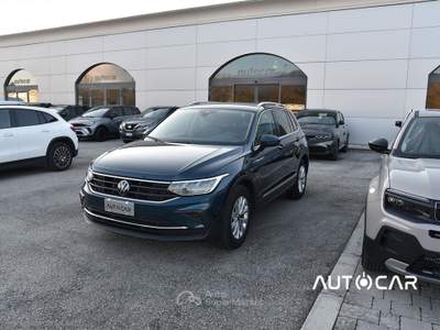 Volkswagen Tiguan Tiguan 2.0 TDI 150CV SCR DSG Life Blu/Azzurro usata Carsoli