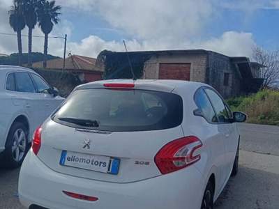 Peugeot 208 1.2 VTi 82 CV 3p. Allure Bianco usata Modica