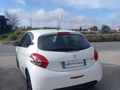 Peugeot 208 1.2 VTi 82 CV 3p. Allure Bianco usata Modica
