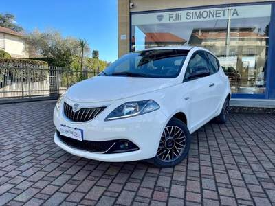 Lancia Ypsilon 1.0 FireFly 70CV S&S Hybrid Platino - AZIENDALE Bianco usata Cadrezzate con Osmate