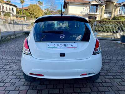 Lancia Ypsilon 1.0 FireFly 70CV S&S Hybrid Platino - AZIENDALE Bianco usata Cadrezzate con Osmate