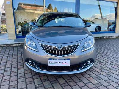 Lancia Ypsilon 1.0 FireFly 70CV S&S Hybrid Platino - AZIENDALE Grigio usata Cadrezzate con Osmate