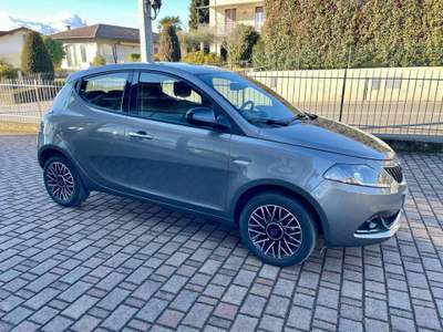 Lancia Ypsilon 1.0 FireFly 70CV S&S Hybrid Platino - AZIENDALE Grigio usata Cadrezzate con Osmate