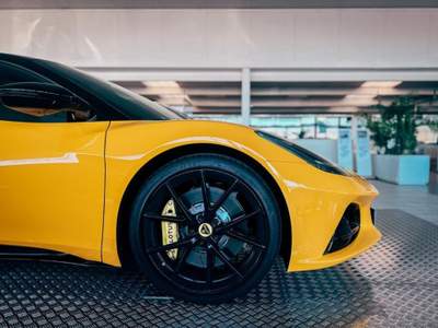 Lotus Emira V6 400 HP AUTO TOUR CHASSIS Giallo usata Dormelletto
