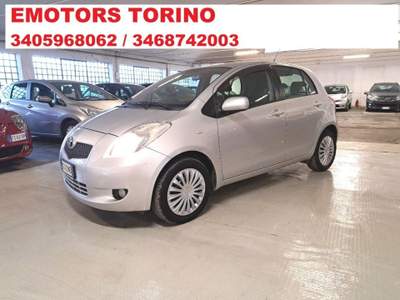 Toyota Yaris 1.0 5 porte Sol **NEOPATENTATI OK** Argento usata Borgaro Torinese