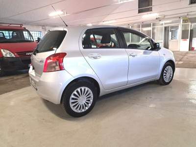 Toyota Yaris 1.0 5 porte Sol **NEOPATENTATI OK** Argento usata Borgaro Torinese