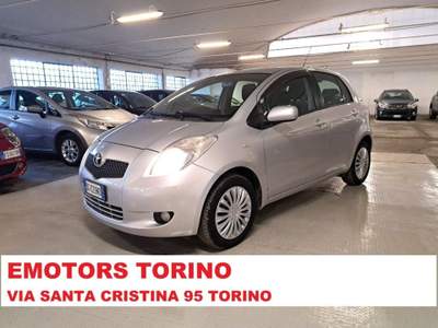 Toyota Yaris 1.0 5 porte Sol **NEOPATENTATI OK** Argento usata Borgaro Torinese