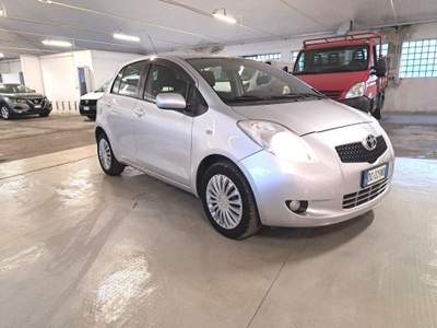Toyota Yaris 1.0 5 porte Sol **NEOPATENTATI OK** Argento usata Borgaro Torinese