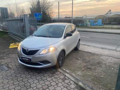 Lancia Ypsilon 1.2 8v Platinum 69cv E6 neopatentati ok Argento usata Bollate