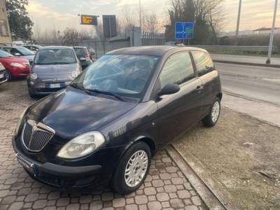 Lancia Ypsilon 1.2 16v Argento neopatentati ok Argento usata Bollate