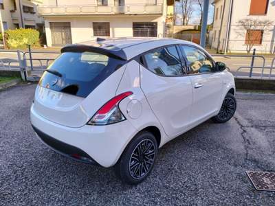 Lancia Ypsilon 1.0 FireFly 5 porte S&S Hybrid Oro Bianco usata Camisano Vicentino