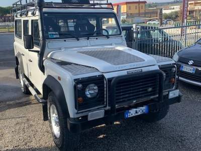 Land Rover Defender 110 2.5 Td5 cat S.W. SE Bianco usata Coriano