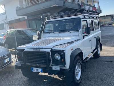 Land Rover Defender 110 2.5 Td5 cat S.W. SE Bianco usata Coriano