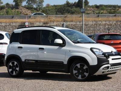 Fiat Panda 1.0 S&S Hybrid Pandina CROSS Nero usata Bernalda