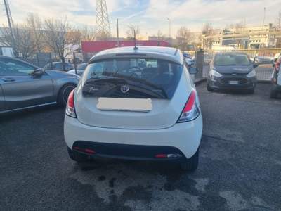 Lancia Ypsilon 1.0 FireFly 5 porte S&S Hybrid Ecochic Silver Bianco usata Bovisio Masciago