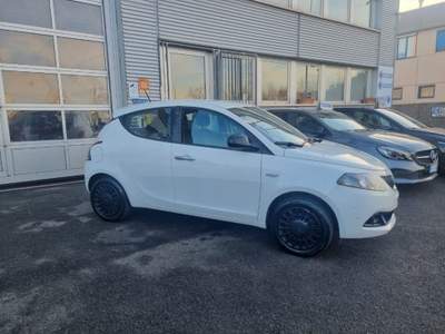 Lancia Ypsilon 1.0 FireFly 5 porte S&S Hybrid Ecochic Silver Bianco usata Bovisio Masciago