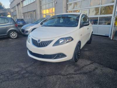 Lancia Ypsilon 1.0 FireFly 5 porte S&S Hybrid Ecochic Silver Bianco usata Bovisio Masciago