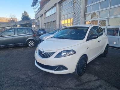 Lancia Ypsilon 1.0 FireFly 5 porte S&S Hybrid Ecochic Silver Bianco usata Bovisio Masciago