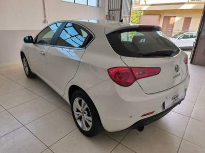Alfa Romeo Giulietta 2.0 JTDm-2 140 CV Distinctive Bianco usata Nicosia