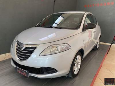 Lancia Ypsilon 1.2 69 CV 5 porte GPL Ecochic Silver Argento usata Botrugno