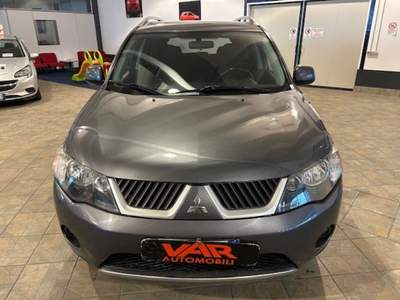 Mitsubishi Outlander 2.0 DI-D "7POSTI" 4WD "NEOPATENTATI" Grigio usata Beinette