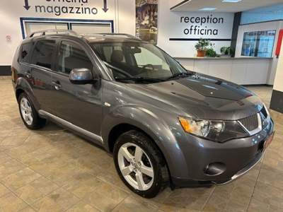 Mitsubishi Outlander 2.0 DI-D "7POSTI" 4WD "NEOPATENTATI" Grigio usata Beinette