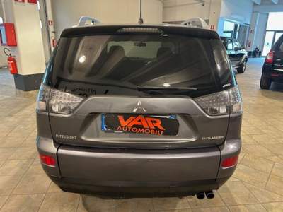 Mitsubishi Outlander 2.0 DI-D "7POSTI" 4WD "NEOPATENTATI" Grigio usata Beinette