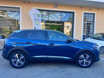 Peugeot 3008 Hybrid 225 e-EAT8 Allure Pack Blu/Azzurro usata Mascali