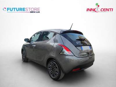 Lancia Ypsilon 1.0 FireFly 5 porte S&S Hybrid Gold Grigio usata AVERSA