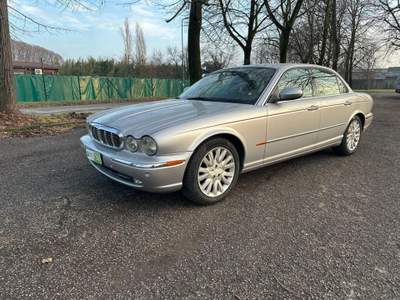 Jaguar XJ 4.2 V8 cat Executive - AUTOMATICA - Argento usata MILANO