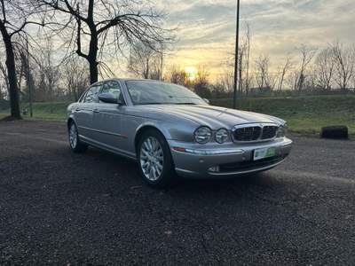Jaguar XJ 4.2 V8 cat Executive - AUTOMATICA - Argento usata MILANO