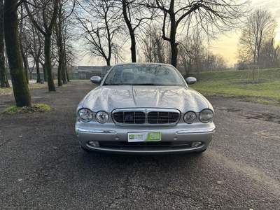 Jaguar XJ 4.2 V8 cat Executive - AUTOMATICA - Argento usata MILANO