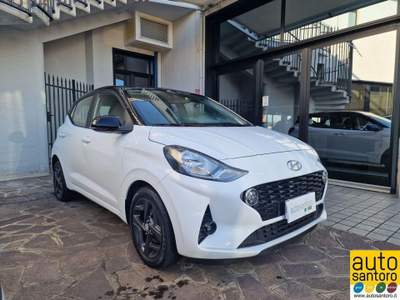 Hyundai i10 1.0 MPI Tech A/T Bianco usata Salerno
