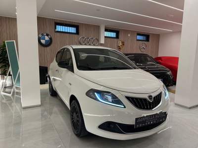 Lancia Ypsilon 1.0 FireFly 5 porte S&S Hybrid Silver Bianco usata San Sebastiano al Vesuvio