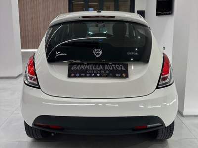 Lancia Ypsilon 1.0 FireFly 5 porte S&S Hybrid Silver Bianco usata San Sebastiano al Vesuvio