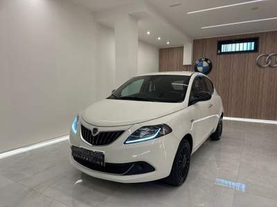 Lancia Ypsilon 1.0 FireFly 5 porte S&S Hybrid Silver Bianco usata San Sebastiano al Vesuvio
