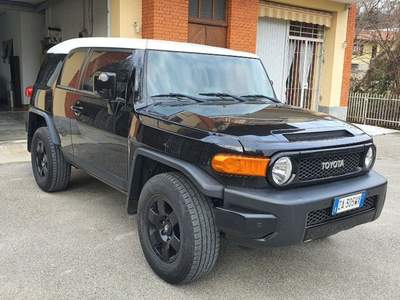 Toyota Land Cruiser FJ Cruiser 4.0 Nero usata COSSATO Toyota Land Cruiser FJ Cruiser 4.0 Nero usata COSSATO