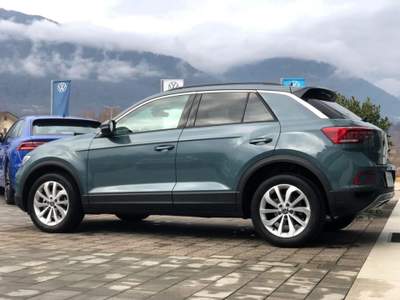 Volkswagen T-Roc 1.0 TSI *FARI LED*VETRI OSCURATI* Blu/Azzurro usata Feltre