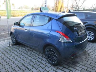 Lancia Ypsilon 1.0 FireFly 5 porte S&S Hybrid Gold - NEOPATENTATI Blu/Azzurro usata San Giorgio di Piano