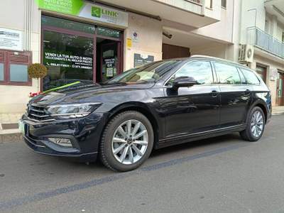 Volkswagen Passat 2.0 TDI SCR EVO DSG Executive Nero usata Putignano
