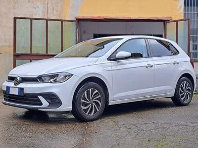 Volkswagen Polo LIFE * IDONEA NEOPATENTATI * Bianco usata Buccinasco Volkswagen Polo LIFE * IDONEA NEOPATENTATI * Bianco usata Buccinasco