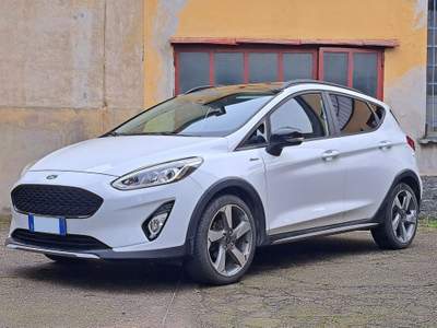 Ford Fiesta ACTIVE  * IDONEA NEOPATENTATI * Bianco usata Buccinasco