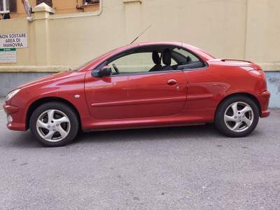 Peugeot 206 1.6 16V CC Rosso usata Genova