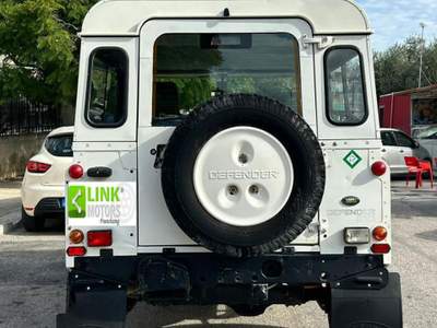 Land Rover Defender 110 2.5 Td5 cat S.W. County Beige usata Siracusa