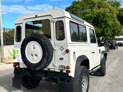 Land Rover Defender 110 2.5 Td5 cat S.W. County Beige usata Siracusa