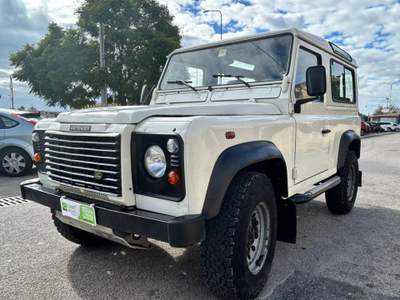 Land Rover Defender 110 2.5 Td5 cat S.W. County Beige usata Siracusa